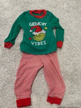 Dr. Seuss Green & Red 'Grinchy Vibes' Kids Pajama Set